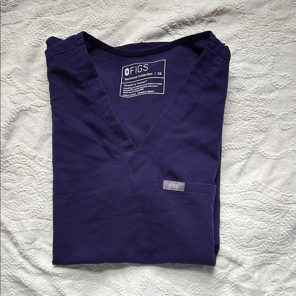 Figs scrub top
